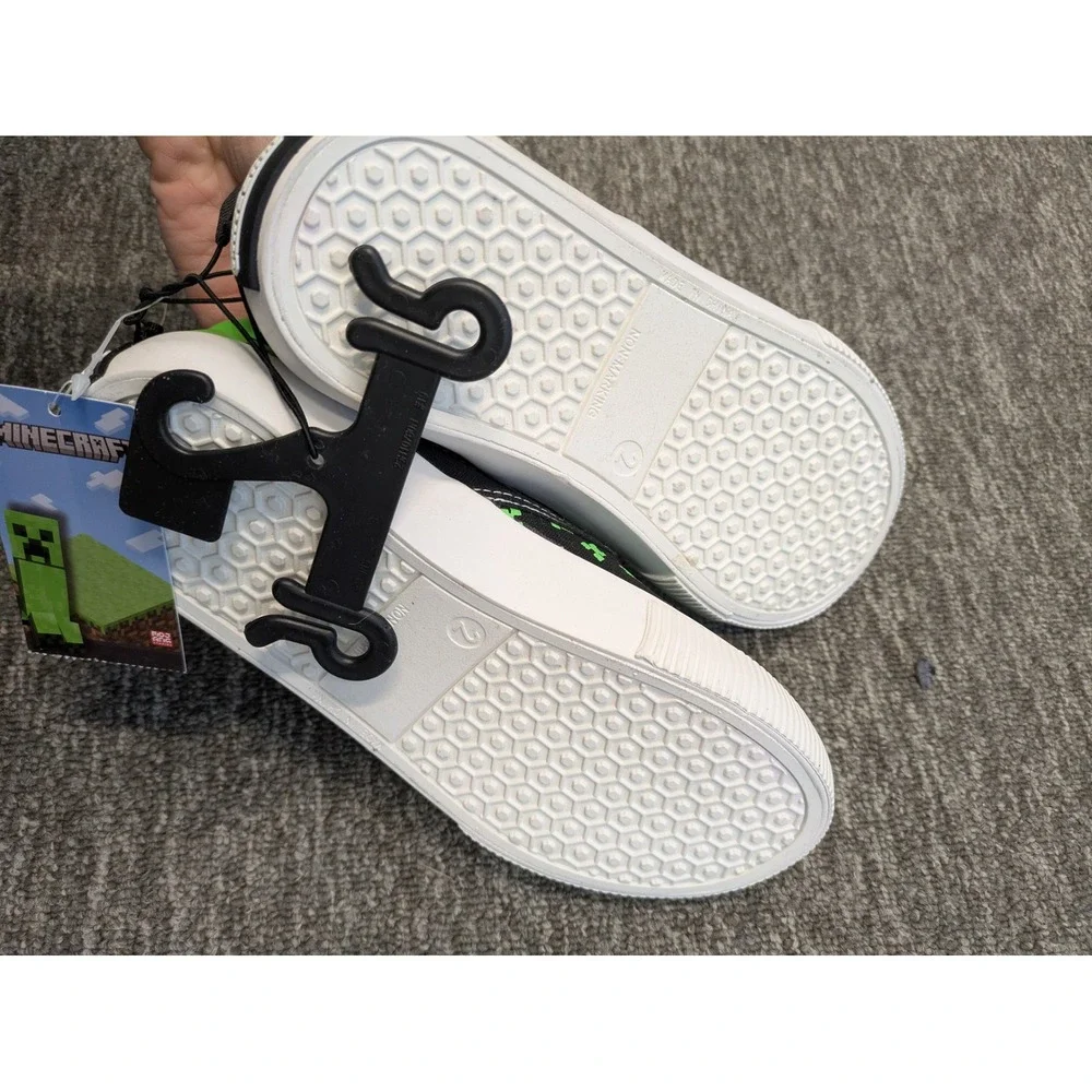 NEW Minecraft Slip On Sneakers Kid's Size 2 Black Green Creeper Pixelated Gaming